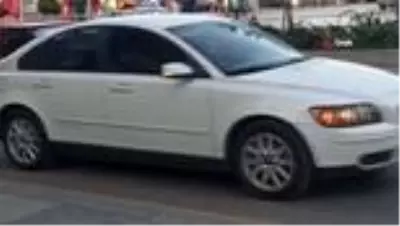 Başkent'te otomobil yolun karşısına geçmeye çalışan yayaya çarptı: 1 yaralı Başkent'te otomobil yolun karşısına geçmeye çalışan yayaya çarptı: 1 yaralı