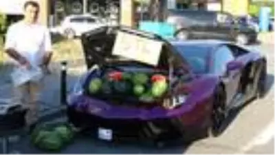 Lüks otomobilde karpuz satan sürücüye ceza yağdı Lüks otomobilde karpuz satan sürücüye ceza yağdı