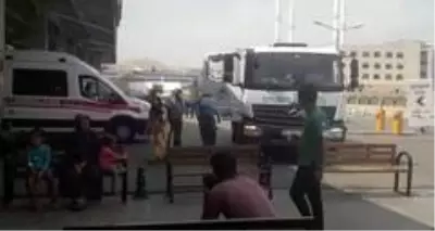 Kahraman belediye çalışanları, havale geçiren küçük kızı çöp kamyonuyla hastaneye yetiştirdi