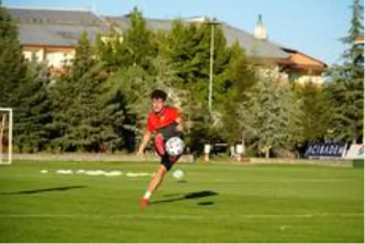 Kayserispor 3 futbolcu daha gönderdi