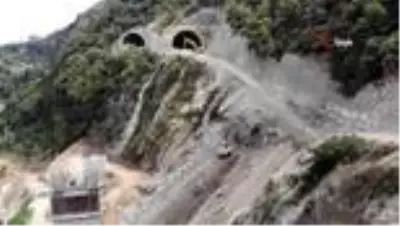 Trabzon'da Boztepe Tüneli'nin yapımı sürüyor Trabzon'da Boztepe Tüneli'nin yapımı sürüyor