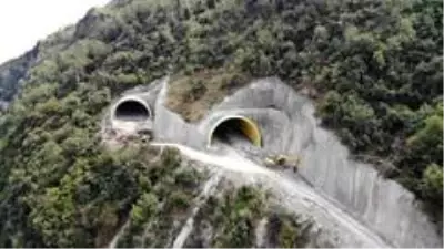 Trabzon'da Boztepe Tüneli'nin yapımı sürüyor Trabzon'da Boztepe Tüneli'nin yapımı sürüyor