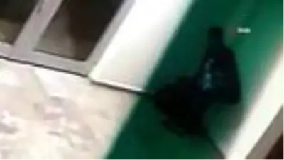 Ayakkabı hırsızı kamerada Ayakkabı hırsızı kamerada
