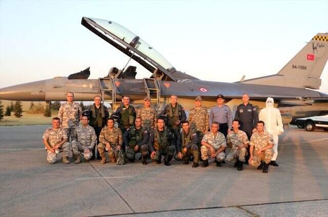 Bakan Akar, Çanakkale Şehitler Abidesi'ni selamlayıp Doğu Akdeniz mesajı verdi: Geldikleri gibi giderler