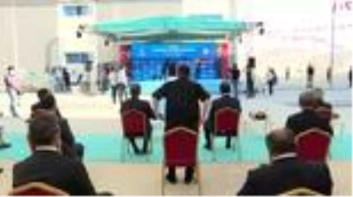 Son Dakika | Bakan Kasapoğlu, Sivas Olimpik Yüzme Havuzu açılış programına katıldı (1)