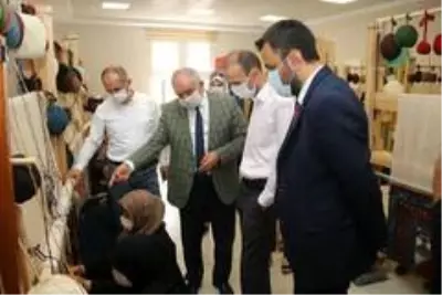 Başkan Öztürk Yahyalı El Halısı Dokuma Kursunu ziyaret etti