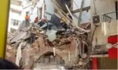 Beyrut'taki patlamadan 30 gün sonra enkaz altında canlı olabileceği sinyali Beyrut'taki patlamadan 30 gün sonra enkaz altında canlı olabileceği sinyali