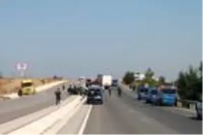 Biga'da 5 aracın karıştığı 2 trafik kazasında 1 kişi öldü, 4 kişi yaralandı Biga'da 5 aracın karıştığı 2 trafik kazasında 1 kişi öldü, 4 kişi yaralandı