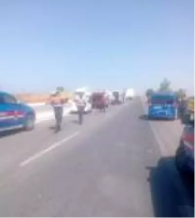 Biga'da 5 aracın karıştığı 2 trafik kazasında 1 kişi öldü, 4 kişi yaralandı Biga'da 5 aracın karıştığı 2 trafik kazasında 1 kişi öldü, 4 kişi yaralandı