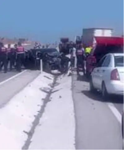 Biga'da 5 aracın karıştığı 2 trafik kazasında 1 kişi öldü, 4 kişi yaralandı Biga'da 5 aracın karıştığı 2 trafik kazasında 1 kişi öldü, 4 kişi yaralandı