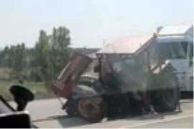 Biga'da 5 aracın karıştığı 2 trafik kazasında 1 kişi öldü, 4 kişi yaralandı Biga'da 5 aracın karıştığı 2 trafik kazasında 1 kişi öldü, 4 kişi yaralandı