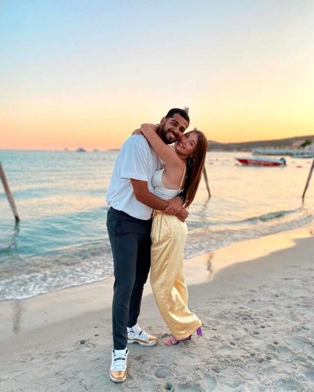 Güzel oyuncu İlayda Akdoğan, bikinili paylaşımlarıyla göz kamaştırıyor