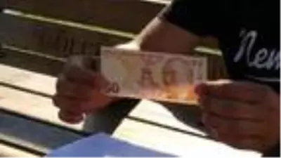 Kocaeli'de garsonluk yapan vatandaş, hatalı basım 50 lirayı 50 bin liraya satışa çıkardı