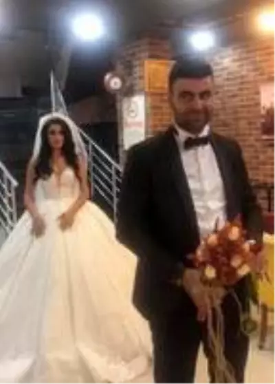 Mutlu çifti düğüne sayılı gün kala ölüm ayırdı! Kına gecesindeki son görüntüleri yürek burktu Mutlu çifti düğüne sayılı gün kala ölüm ayırdı! Kına gecesindeki son görüntüleri yürek burktu