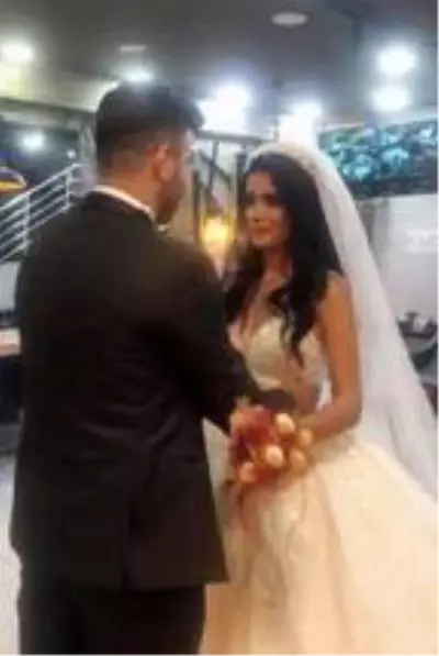 Mutlu çifti düğüne sayılı gün kala ölüm ayırdı! Kına gecesindeki son görüntüleri yürek burktu Mutlu çifti düğüne sayılı gün kala ölüm ayırdı! Kına gecesindeki son görüntüleri yürek burktu