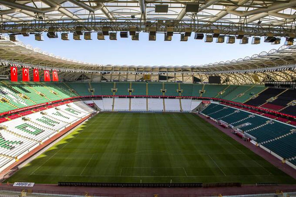 Son Dakika: Türkiye Futbol Federasyonu, Süper Lig'de ilk yarıdaki maçlarının seyircisiz oynanmasına karar verdi