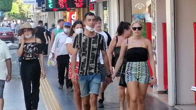 Turistler de korona virüs önlemlerine uymuyor