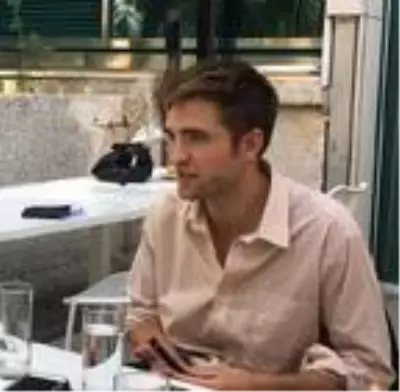 Batman'ın yeni başrol oyuncusu Robert Pattinson, koronavirüse yakalandı Batman'ın yeni başrol oyuncusu Robert Pattinson, koronavirüse yakalandı