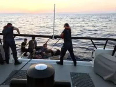 5 düzensiz göçmen kurtarıldı 5 düzensiz göçmen kurtarıldı