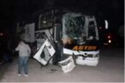 Aksaray'da yolcu otobüsü ile kamyon çarpıştı: 4 yaralı