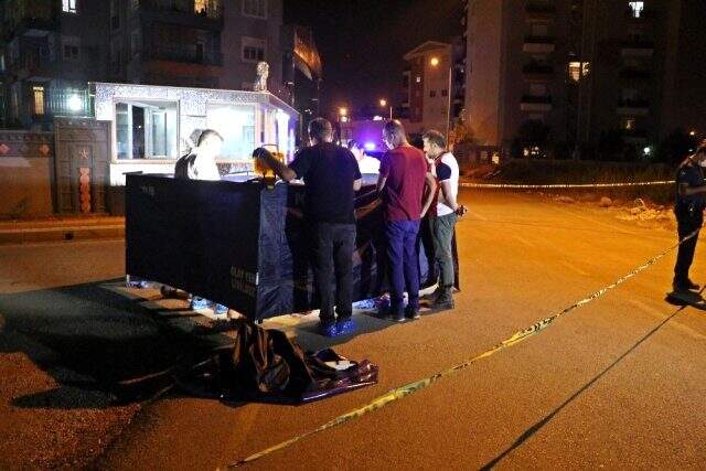 Antalya'da bir kişi, tartıştığı ortağını 3 bıçak darbesiyle öldürdü