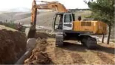 Atık su kanalı kazısında insan kemiği ve eski askeri mühimmat bulundu Atık su kanalı kazısında insan kemiği ve eski askeri mühimmat bulundu