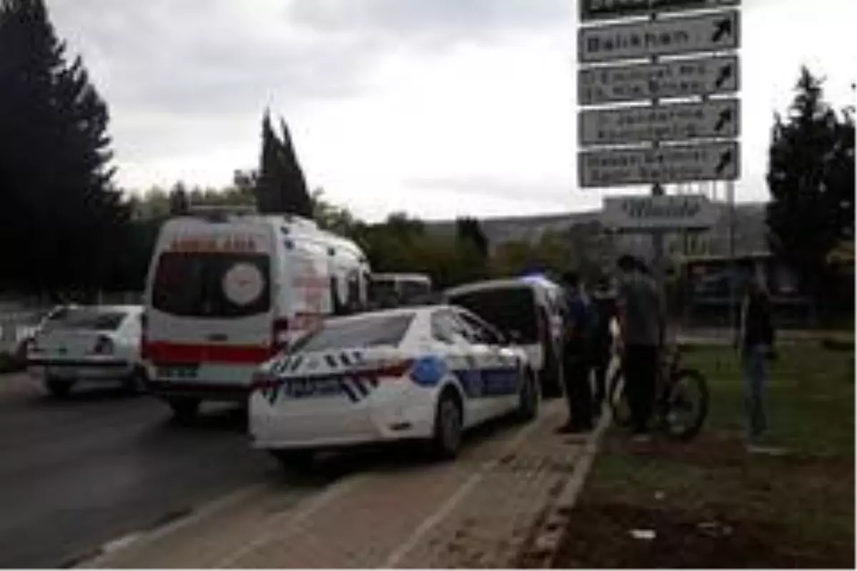 Bisikletle çarpışan motosiklet sürücüsü yaralandı