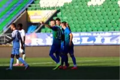 Çaykur Rizespor, Trabzonspor'a 4-3 mağlup oldu