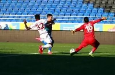 Çaykur Rizespor, Trabzonspor'a 4-3 mağlup oldu