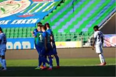 Çaykur Rizespor, Trabzonspor'a 4-3 mağlup oldu