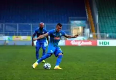 Çaykur Rizespor, Trabzonspor'a 4-3 mağlup oldu