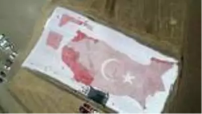 Kurutmalık domateslerle dev Elazığ haritası üzerine ay yıldız figürü yaptılar Kurutmalık domateslerle dev Elazığ haritası üzerine ay yıldız figürü yaptılar