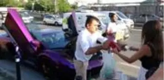 Lamborghini: Lüks araçta karpuz satan sürücünün sosyal medya fenomeni olduğu ortaya çıktı Lamborghini: Lüks araçta karpuz satan sürücünün sosyal medya fenomeni olduğu ortaya çıktı