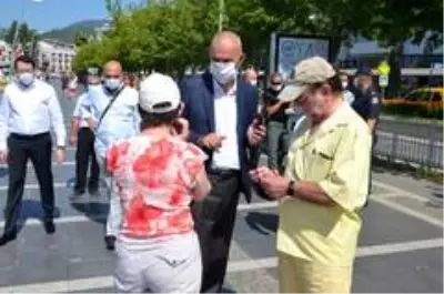 Marmaris Kaymakamı Ertuğ Şevket Aksoy maske denetimi yaptı Marmaris Kaymakamı Ertuğ Şevket Aksoy maske denetimi yaptı
