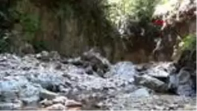 Bartın'da muhtarın tesadüfen keşfettiği şelale, ziyaretçi akınına uğruyor Bartın'da muhtarın tesadüfen keşfettiği şelale, ziyaretçi akınına uğruyor