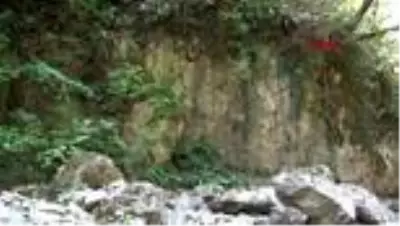 Bartın'da muhtarın tesadüfen keşfettiği şelale, ziyaretçi akınına uğruyor Bartın'da muhtarın tesadüfen keşfettiği şelale, ziyaretçi akınına uğruyor