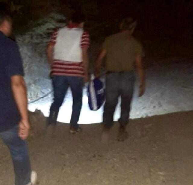 Uyuşturucu taciri firari hükümlü, ağaç kovuğunda yakalandı Uyuşturucu taciri firari hükümlü, ağaç kovuğunda yakalandı