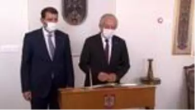 Vali Ayhan'dan Adan'a çift başlı kartal Vali Ayhan'dan Adan'a çift başlı kartal
