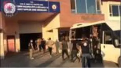 65 düzensiz göçmen yakalandı 65 düzensiz göçmen yakalandı