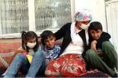 Çöpe atılan bayraklara sahip çıkan Duman kardeşler, ilk kez uçağa binecek Çöpe atılan bayraklara sahip çıkan Duman kardeşler, ilk kez uçağa binecek