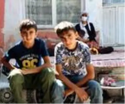 Çöpe atılan bayraklara sahip çıkan Duman kardeşler, ilk kez uçağa binecek Çöpe atılan bayraklara sahip çıkan Duman kardeşler, ilk kez uçağa binecek