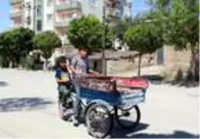 Çöpe atılan bayraklara sahip çıkan Duman kardeşler, ilk kez uçağa binecek Çöpe atılan bayraklara sahip çıkan Duman kardeşler, ilk kez uçağa binecek
