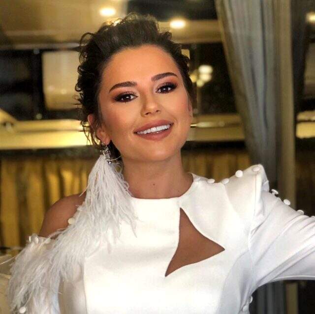 Dört aylık hamile Merve Özbey, bebeğinin cinsiyetinin kız olduğu açıkladı
