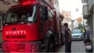 Elazığ'da yangın: 3 kişi dumandan etkilendi Elazığ'da yangın: 3 kişi dumandan etkilendi