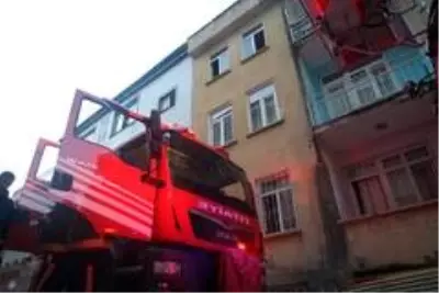 Son dakika haberleri | Elazığ'da yangında 3 kişi dumandan etkilendi Son dakika haberleri | Elazığ'da yangında 3 kişi dumandan etkilendi