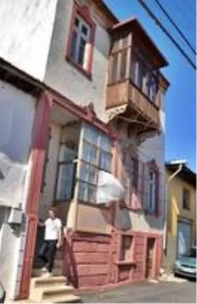 Evine 3 milyon euro veren Yunan'a tokat gibi cevap: 'Yunan bayrağı dalgalanamaz' Evine 3 milyon euro veren Yunan'a tokat gibi cevap: 'Yunan bayrağı dalgalanamaz'