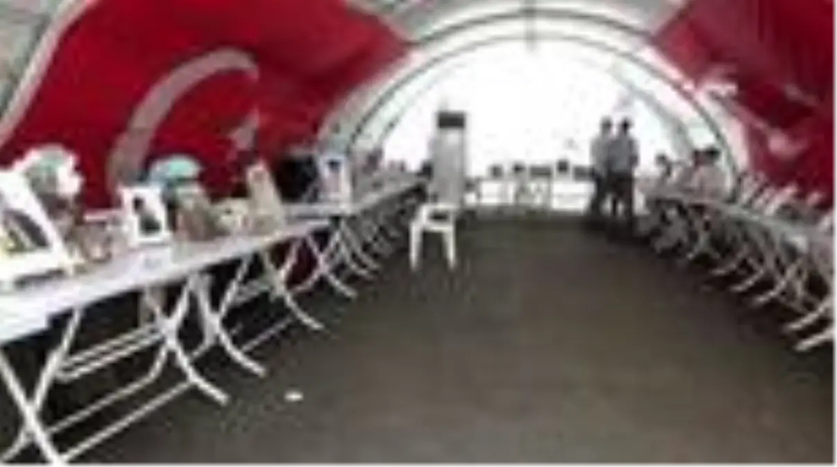 Evlat nöbetindeki ailelerin hayalleri yürek burkuyor