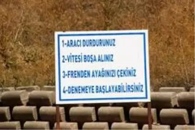 Kontağı kapalı ve çalışmayan halde bulunan araçlar bu yolda kendi kendine rampa çıkıyor