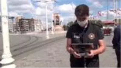 İstiklal Caddesi'nde drone'lu korona virüs uyarısı İstiklal Caddesi'nde drone'lu korona virüs uyarısı