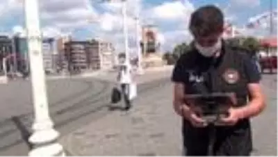 İstiklal Caddesi'nde drone'lu korona virüs uyarısı İstiklal Caddesi'nde drone'lu korona virüs uyarısı